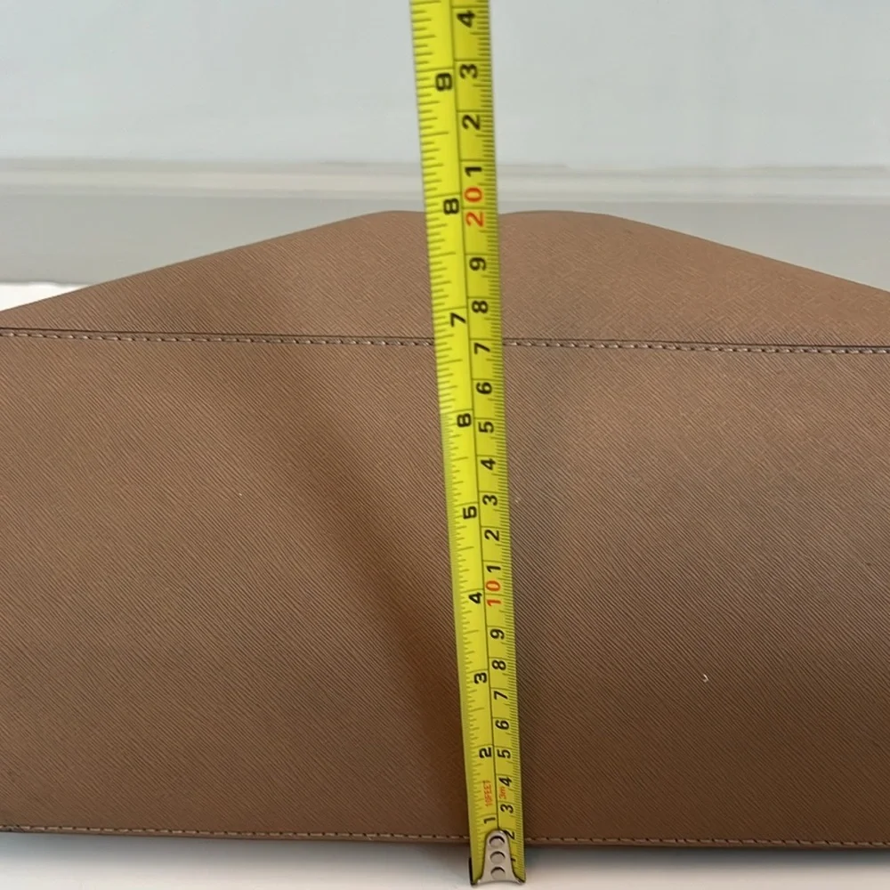 VGUC Michael Kors Large Tan Leather Tote - Picture 11 of 11